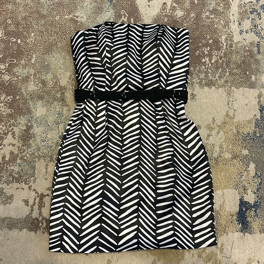 BCBG Rope Belt Strapless Black and White Dress. Size 4